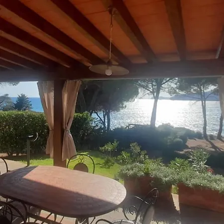 Ferienhaus Meraviglioso Villino Direttamente Sul Mare Con Posto Auto E Aria Condizionata! Capoliveri (Isola d'Elba)