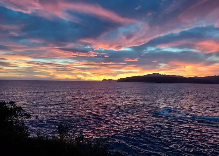Incantevole Villino Sul Mare Con Accesso Diretto Spiaggia, Posto Auto E Aria Condizionata! Casa de Férias
