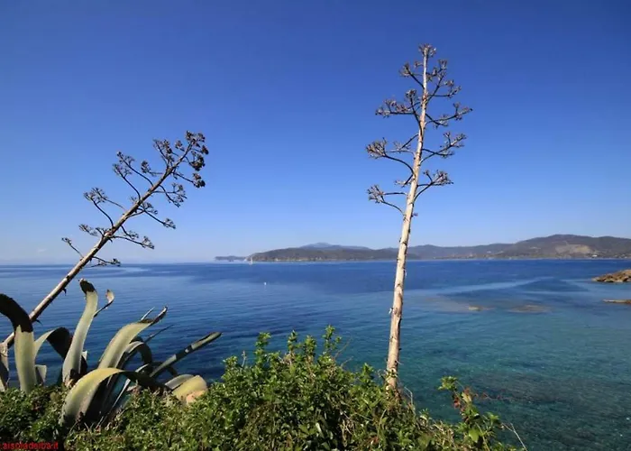 Incantevole Villino Sul Mare Con Accesso Diretto Spiaggia, Posto Auto E Aria Condizionata! Nyaraló